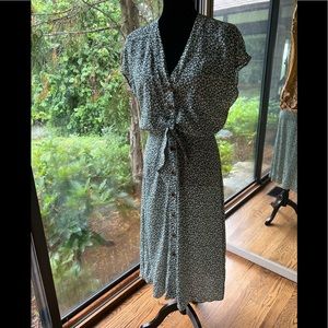 Veronica Beard Green & White Floral button down tie front dress